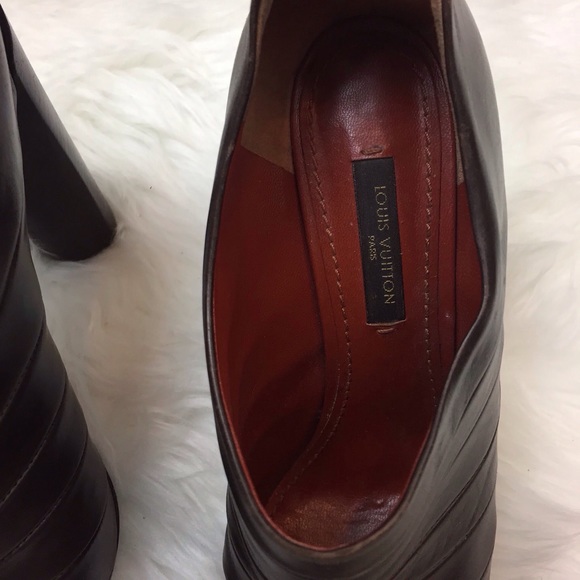 🇺🇸Luis Vuitton Brown Leather Heel Booties - Picture 3 of 8